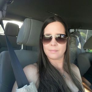 Meet your Posher, Ana